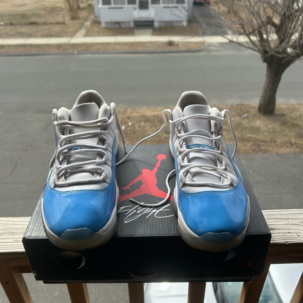 Air Jordan 11 Low Carolina Size 9.5 - Picture 2 of 5